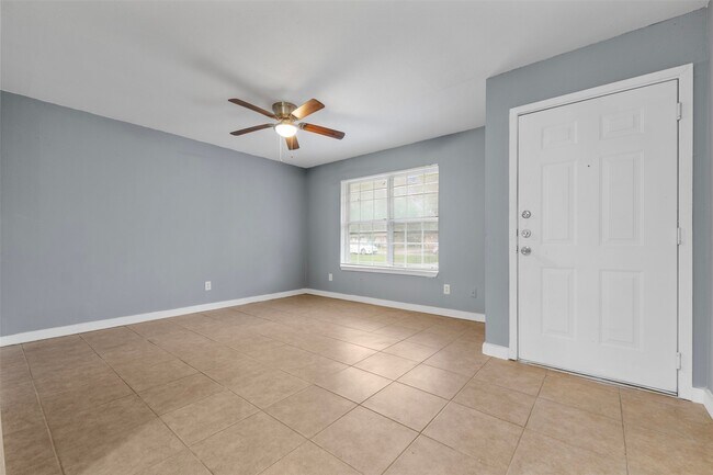 Building Photo - 1204 Crescent Blvd