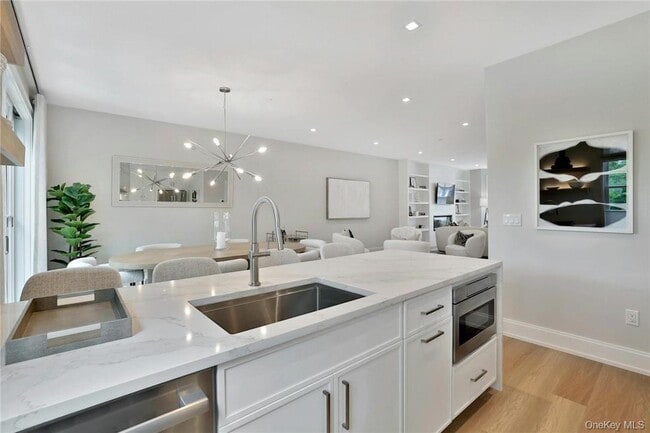 Building Photo - 162 Bedford Rd