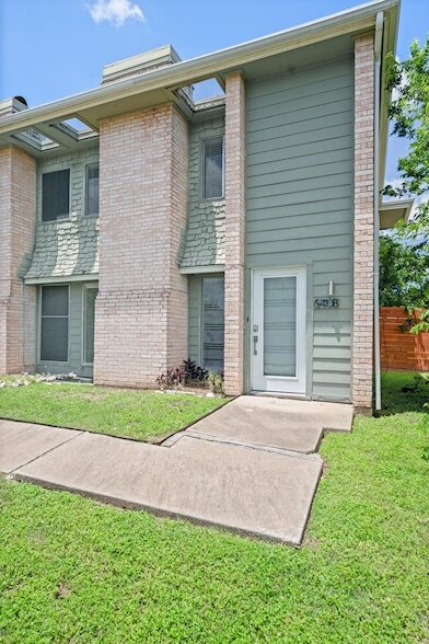 Building Photo - 6410 Chimney Creek Cir