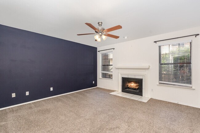 Building Photo - 8750 Park Ln
