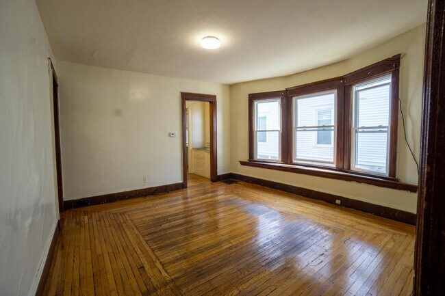 Building Photo - First Floor 3 Bedroom Apartment Close To C...