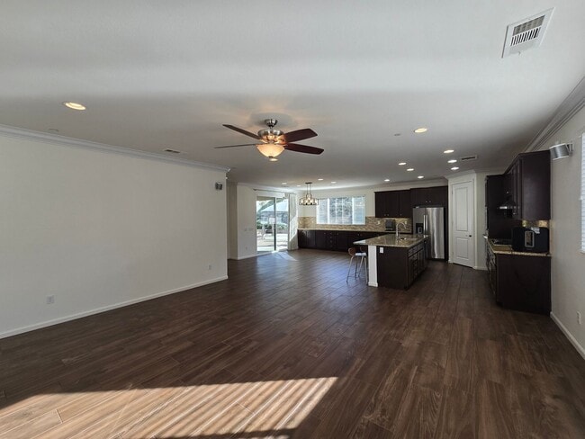 Building Photo - Spacious Woodcrest Single Story