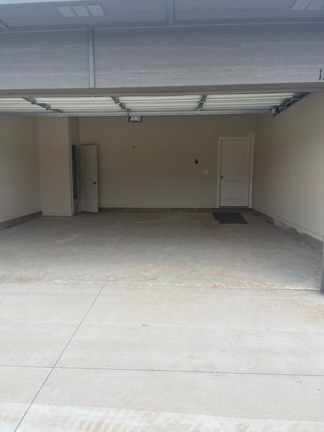 Building Photo - 3 bedroom 2 bath duplex in Newcastle
