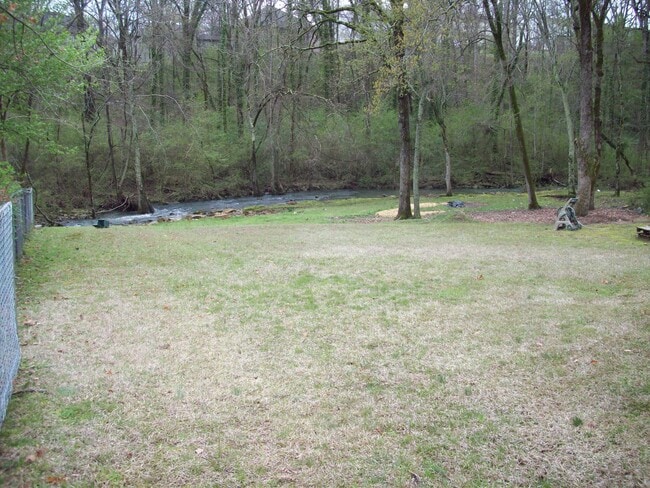 Building Photo - 412 E Lee Ave