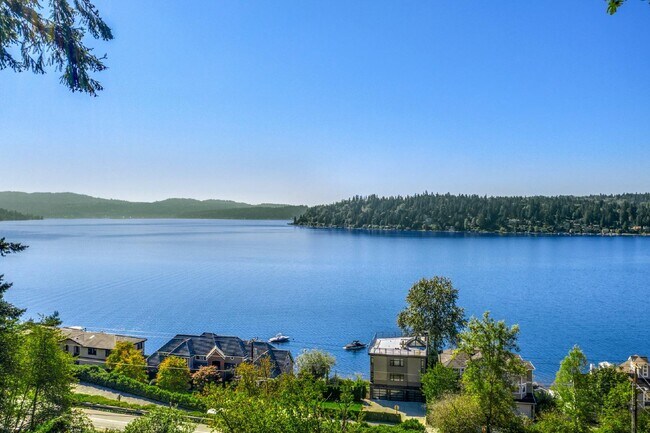 Building Photo - Outstanding Lake Sammamish Views. Private ...