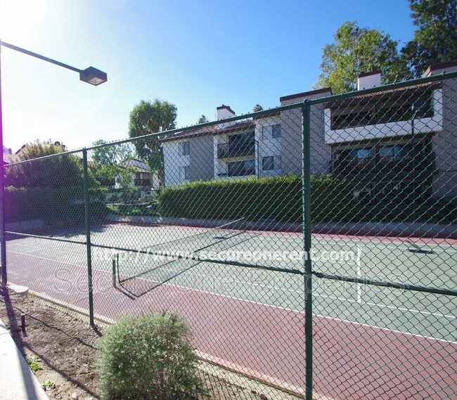 Building Photo - 6255 Canoga Ave