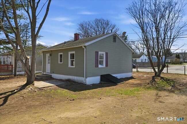 Building Photo - 106 Midway Oval