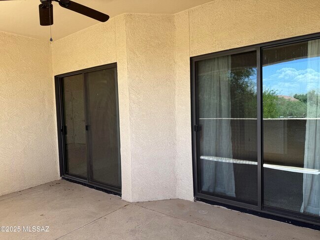 Building Photo - 2550 E River Rd