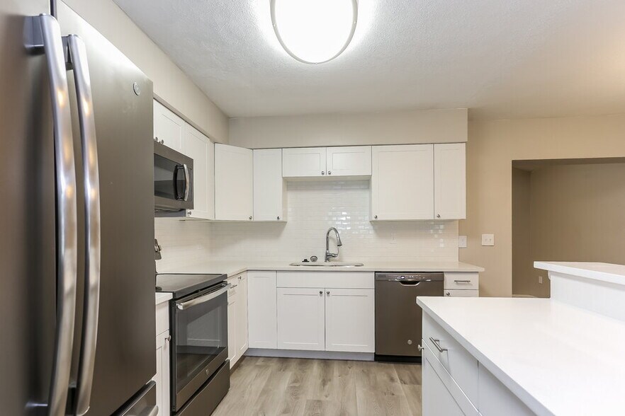Building Photo - 2054 62nd Pl S