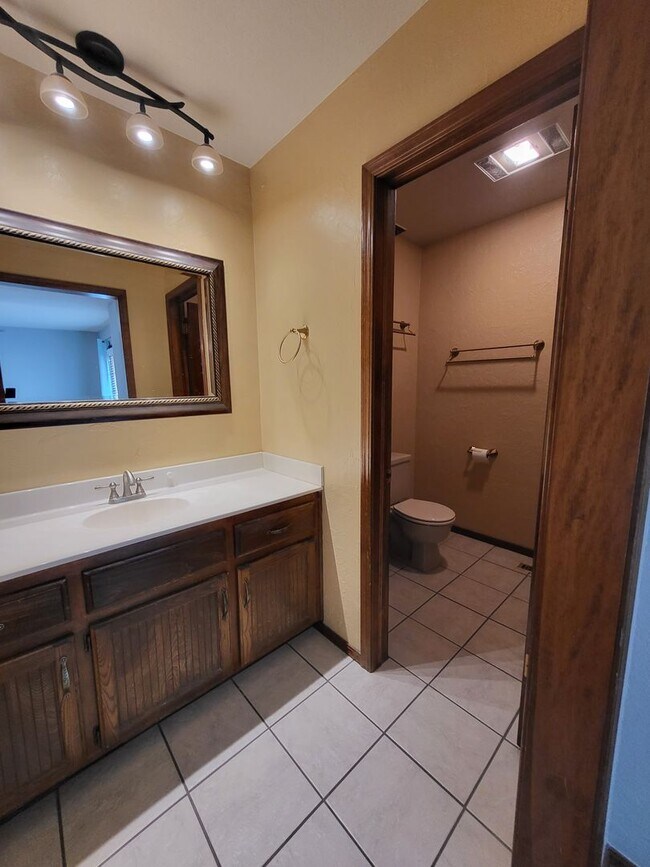 Building Photo - (3) Bed/(2) Bath w/ Storm Shelter! Pets Negotiable!