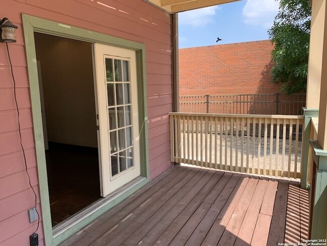 Building Photo - 810 E Ashby Pl