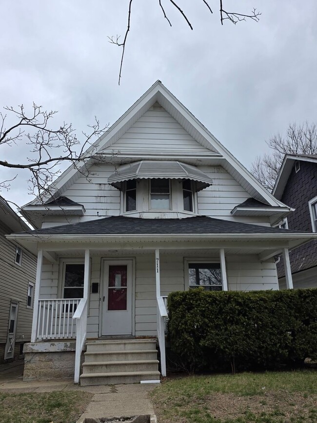Building Photo - Three Bedroom Single Family Home in Toledo