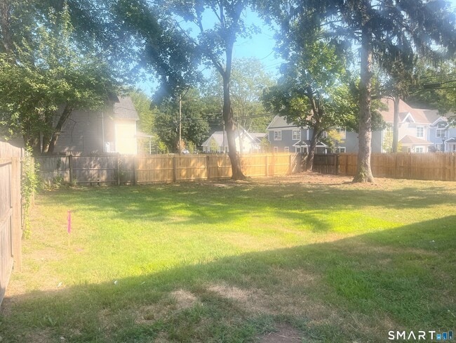 Building Photo - 233 Valley St