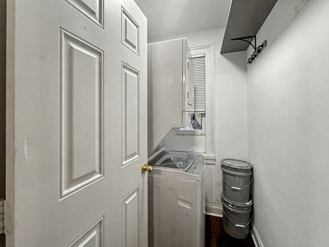 Building Photo - 201 N Aberdeen Ave