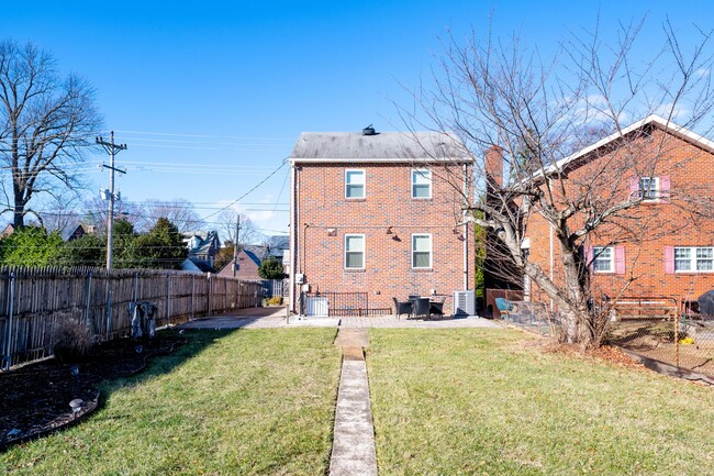 Building Photo - For Rent: Beautiful Brick Single-Family FU...