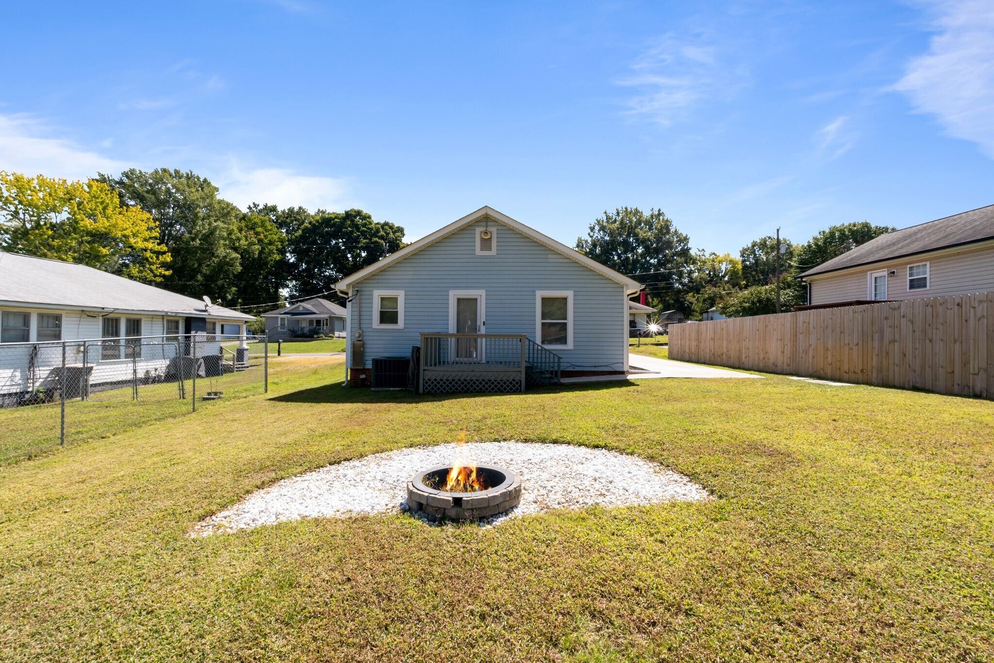 Building Photo - 607 Hillside St