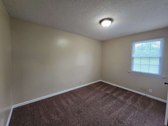 Building Photo - 878 Wedgewood Ct