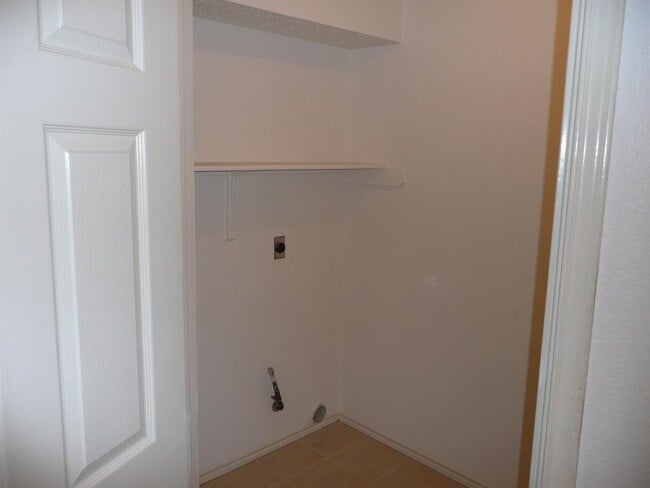 Building Photo - 734 Latteridge Dr