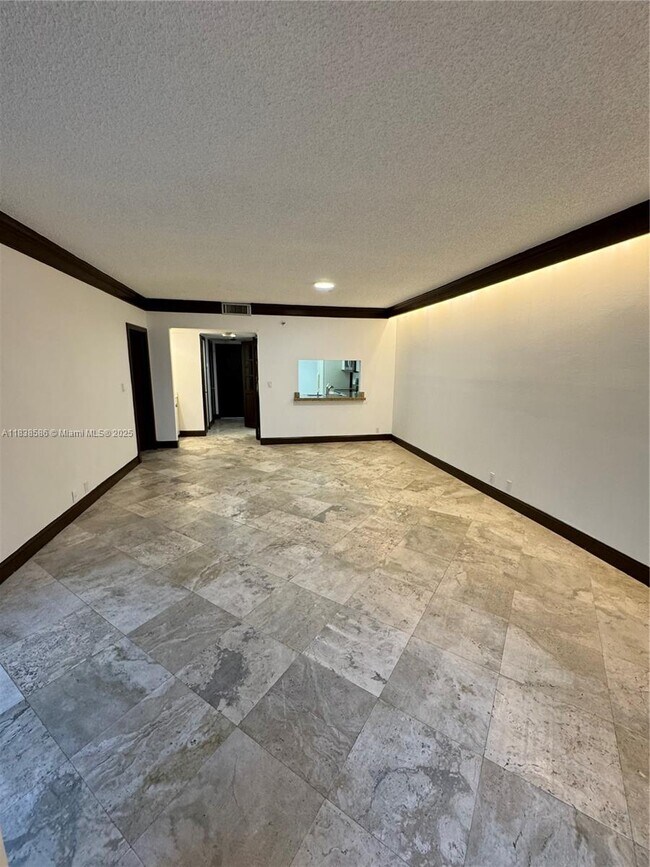 Building Photo - 520 Brickell Key Dr