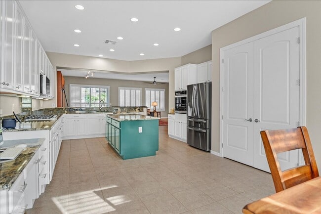 Building Photo - Rental Home with Large Pool