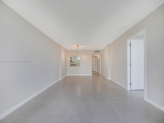 Building Photo - 108 Royal Pk Dr