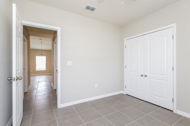 Building Photo - 1658 Redfin Dr