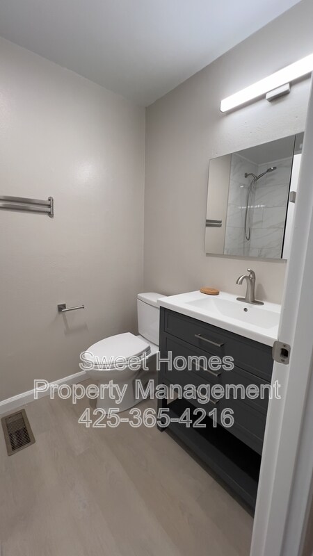 Building Photo - 5228 18th Ave SW