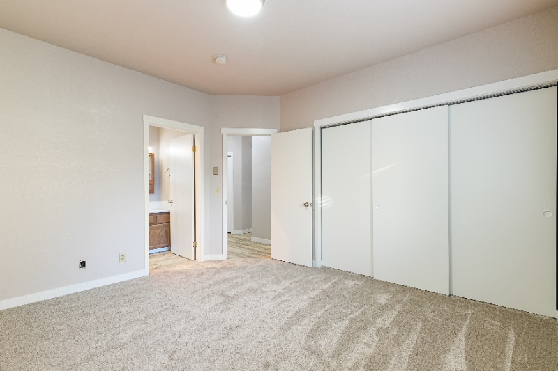 Building Photo - 628 N State St