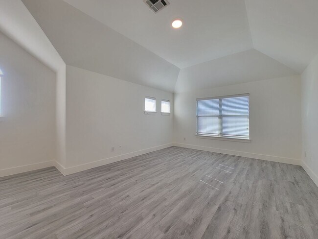 Building Photo - 405 Darkwoods Dr