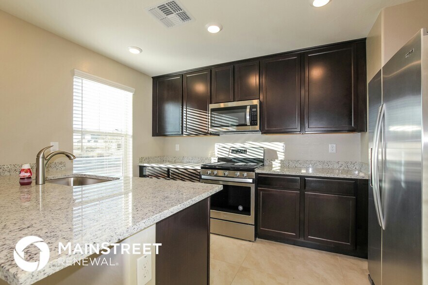 Building Photo - 3939 S 82nd Dr