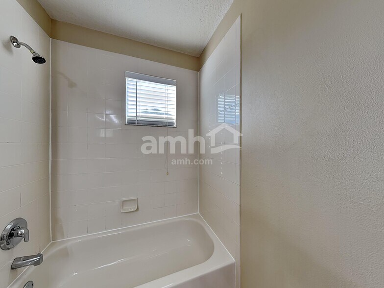 Building Photo - 13450 Sunkiss Loop