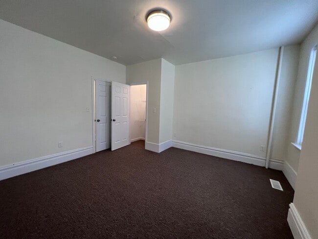 Building Photo - Internet included- 2BR apartment with office!
