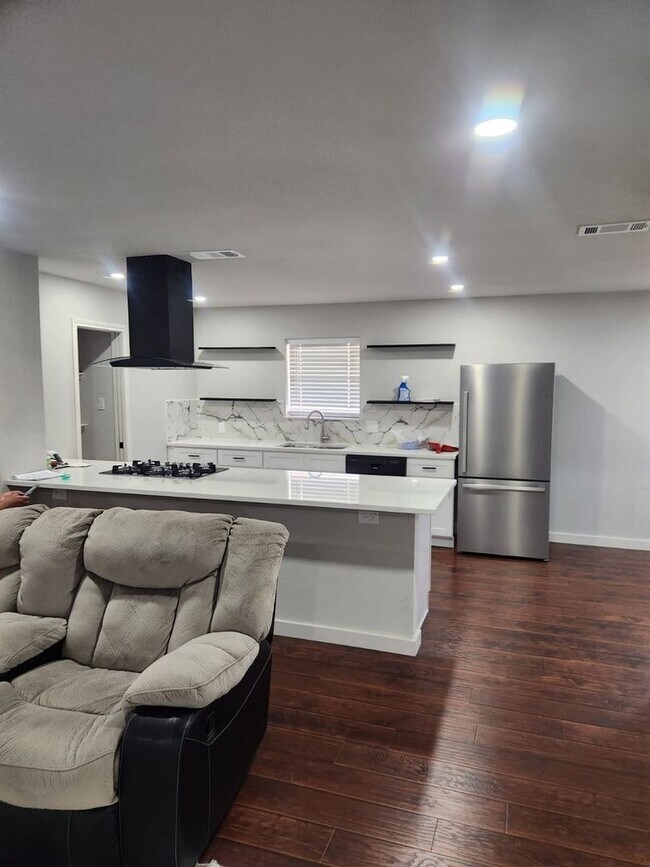 Building Photo - Spacious 4BR House in Dallas