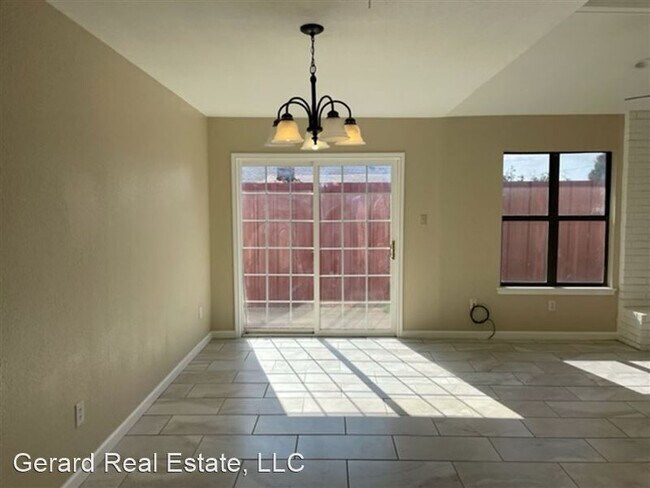 Building Photo - 3833 Rebecca Ln