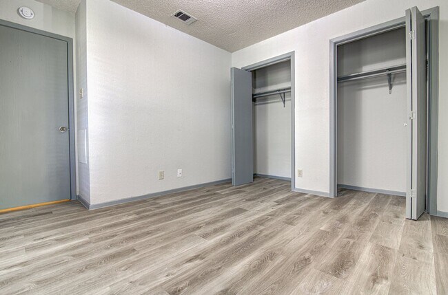 Building Photo - 9624 Sugar Hill Dr