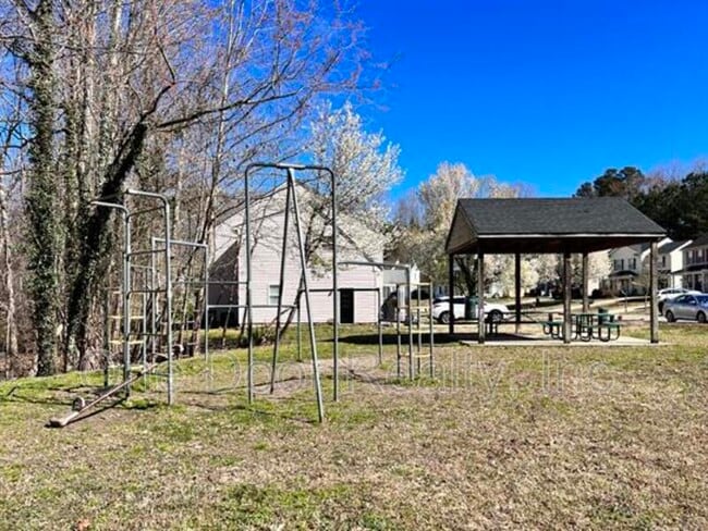 Building Photo - 120 Low Ridge Rd