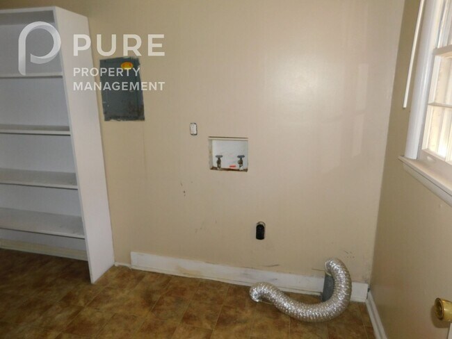 Building Photo - 117 22nd Ave NE