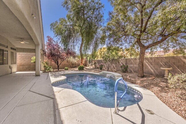 Building Photo - Stylishly Updated Henderson Home | New Stainless Steel Appliances | Heated Pool