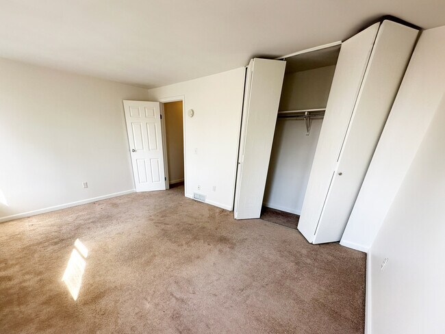 Building Photo - 1078C Mount Hope Ave