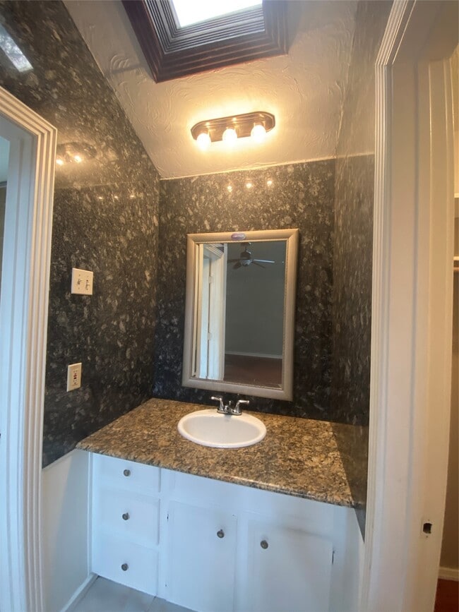 Building Photo - 56 S Circlewood Glen
