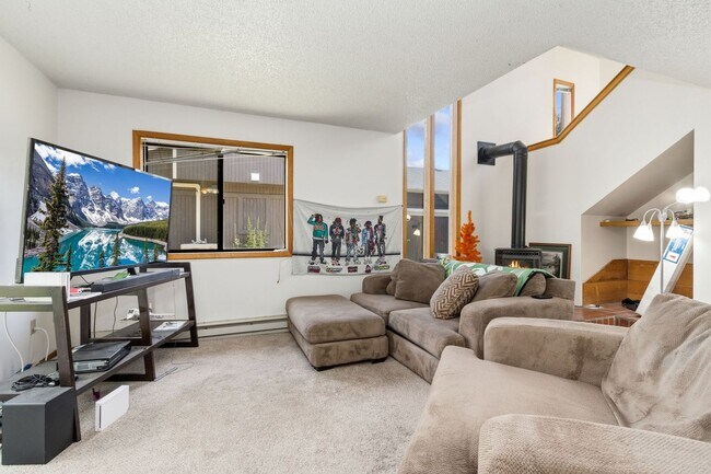 Building Photo - 512 Strachan Dr