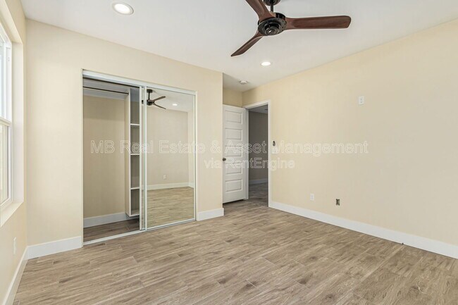 Building Photo - 413 E Southern Ave