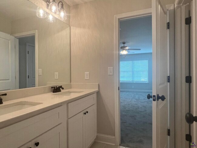 Building Photo - 250 High Ridge Ct