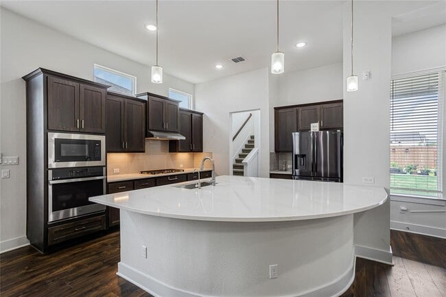 Building Photo - 6721 Empresa Dr