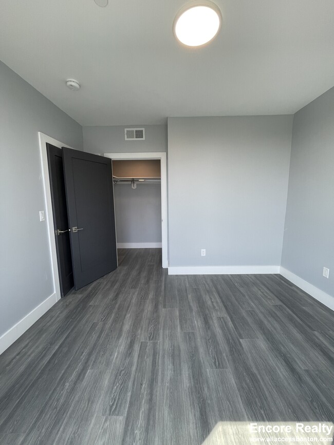 Building Photo - 365 Western Ave