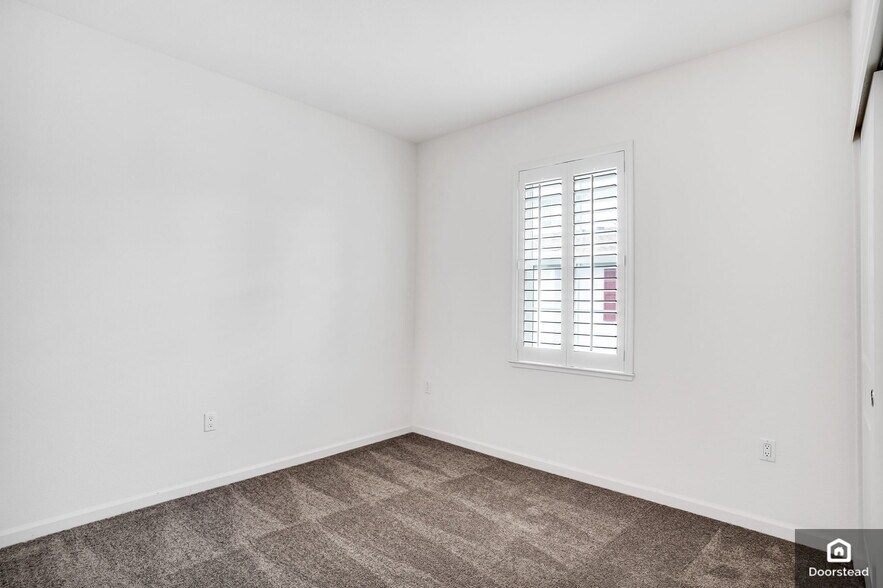 Building Photo - 1604 Northshore Dr