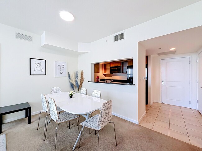 Building Photo - 610 W Las Olas Blvd