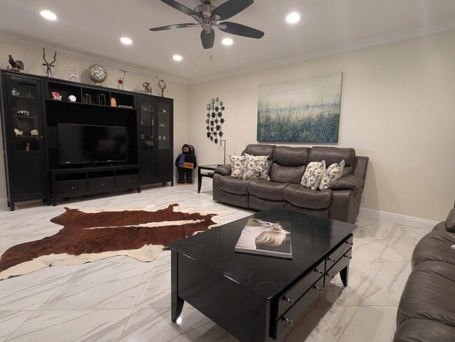 Building Photo - 708 Rambling Dr Cir