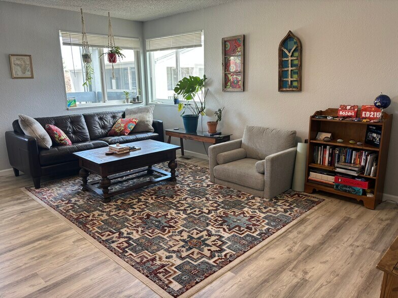 Living Rm - 4202 Monroe Dr