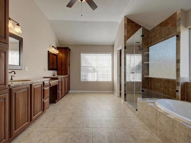 Building Photo - 15410 Cambria Cove